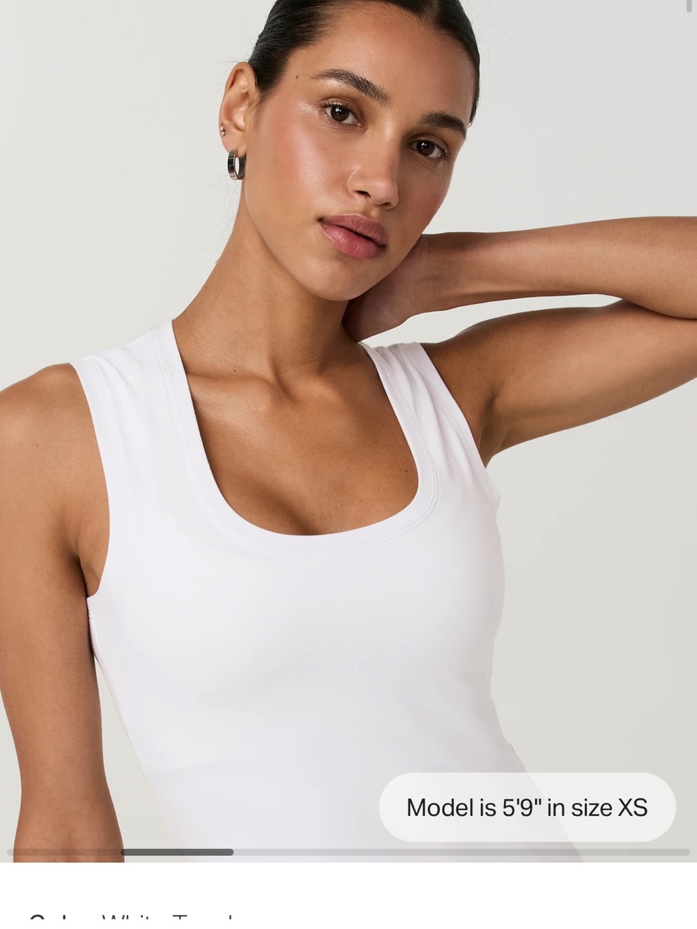 Vuori White Halo Essential Scoop Tank Long